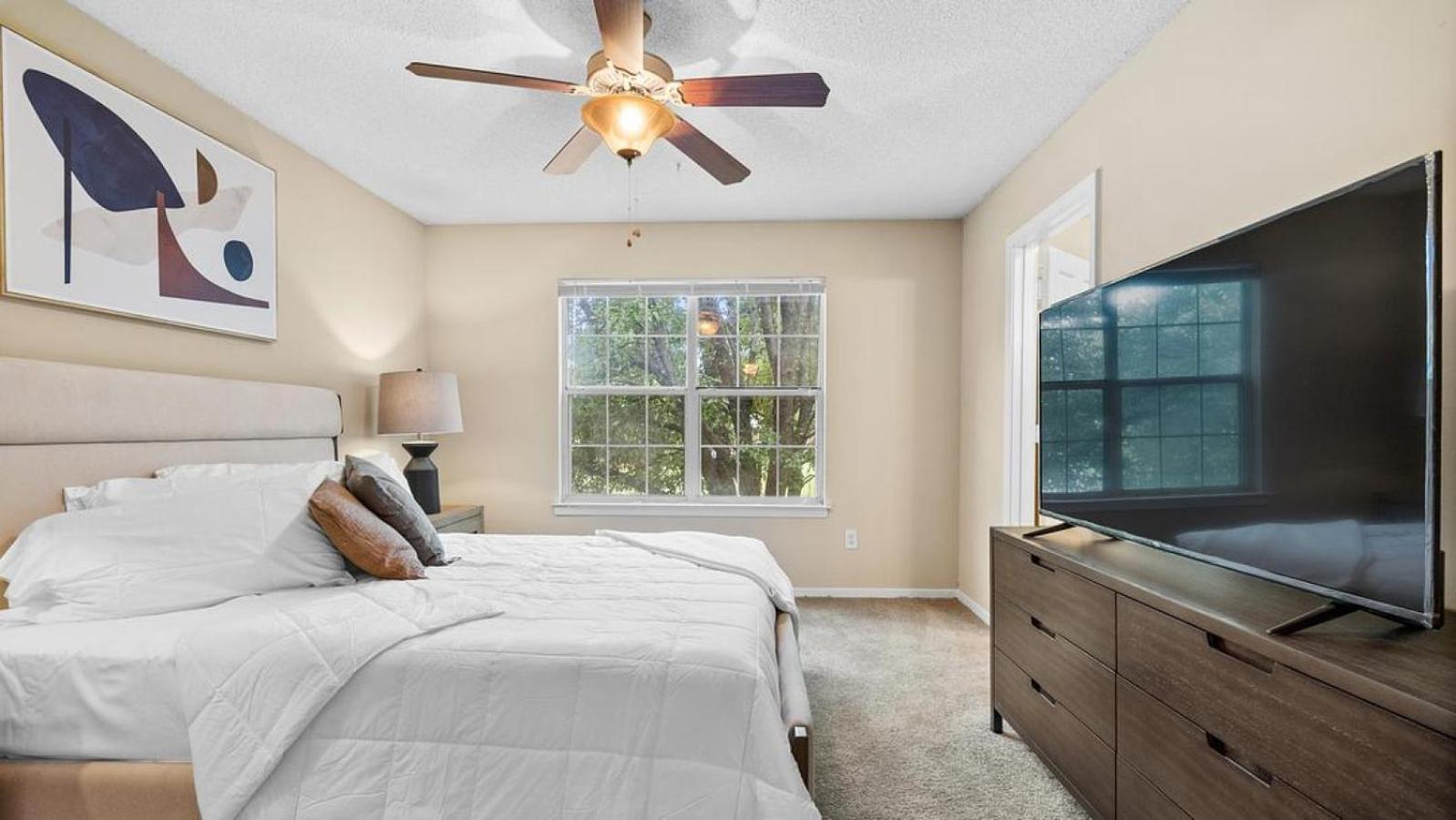 Apartment Landing - Modern With Amazing Amenities
