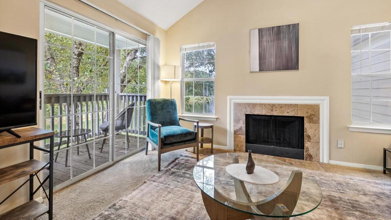 Landing - Modern With Amazing Amenities Apartment